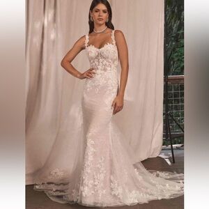 Lillian West lace fitted wedding dress size 20 sweetheart neckline corset train